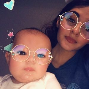 Meet your Posher, Abril